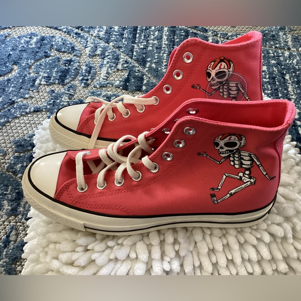 Skeleton Converse Salmon colored